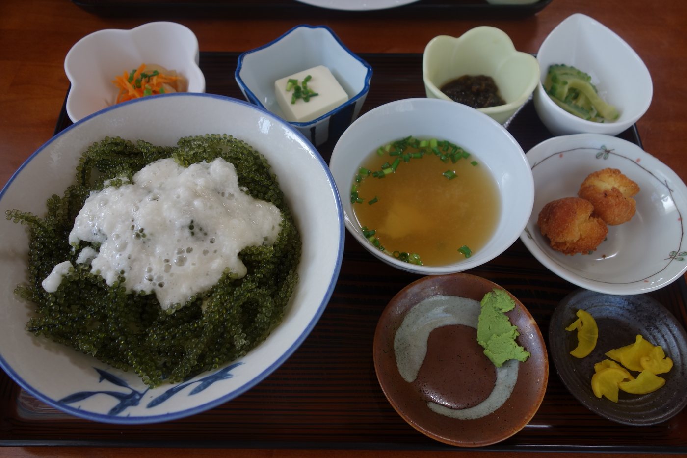 沖繩餐廳的海葡萄定食